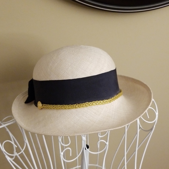 Fabulous Classy Hat - Picture 1 of 8